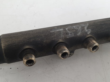 2003 - 2006 Volvo XC90  Estate Injection Rail 30757146