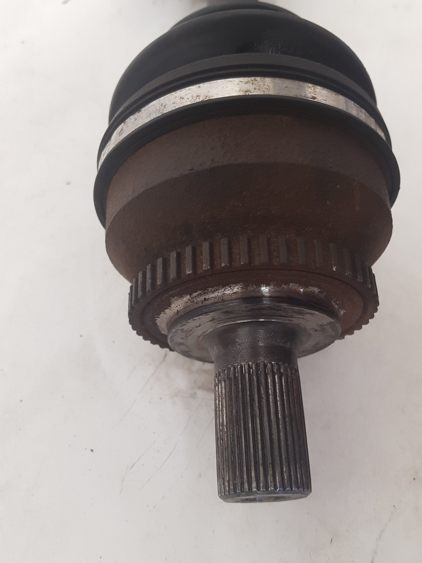 2005 - 2008 Volvo V70  Estate Driveshaft (Manual) UK Drivers Side Front. 8603883