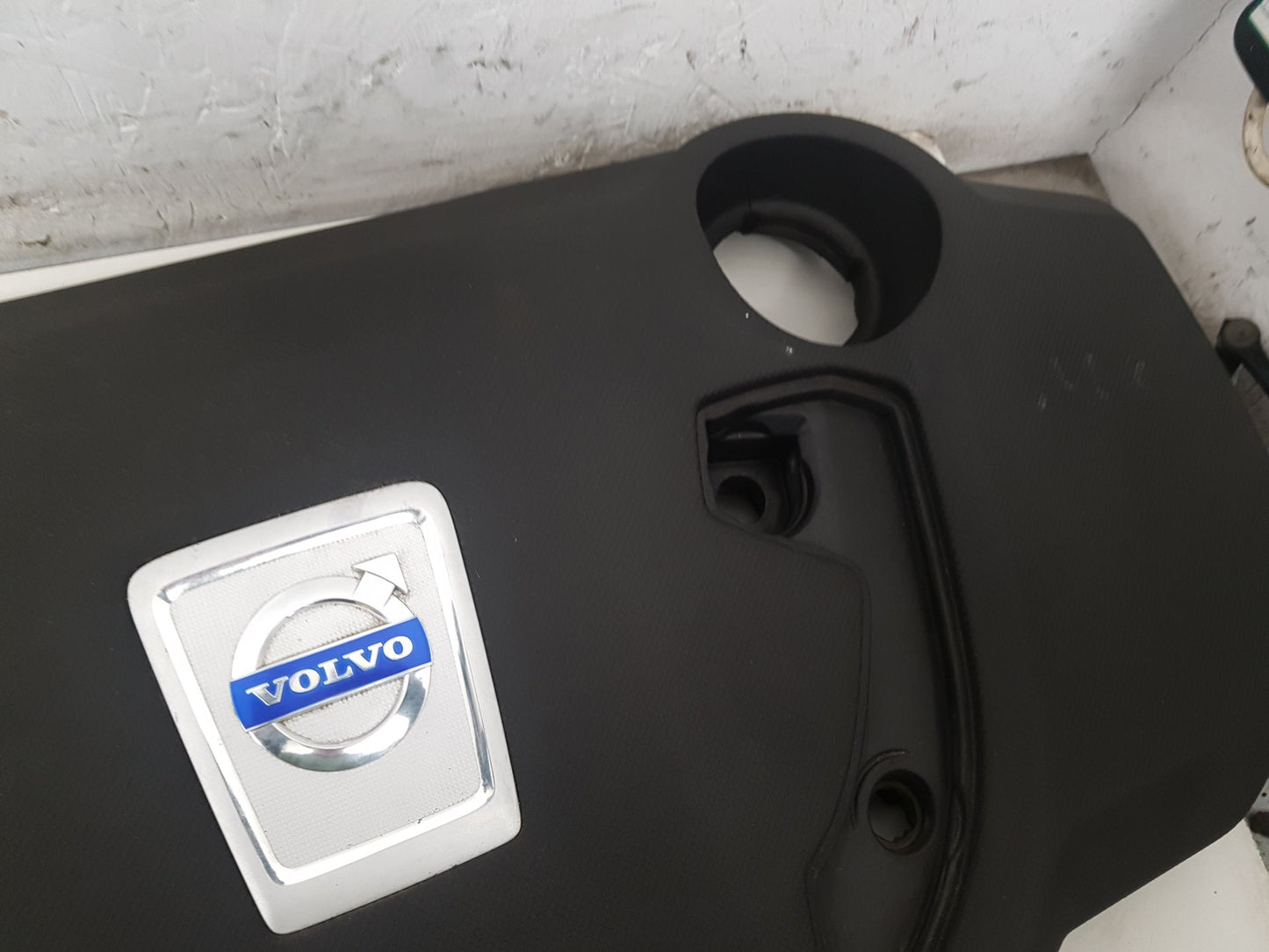 2012 - 2015 Volvo V40  Hatchback Engine Cover 30757910