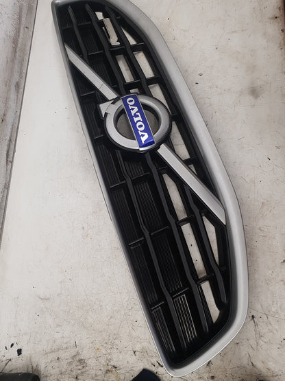 2011 - 2015 Volvo V60 I 157 Estate FRONT GRILLE 31333692