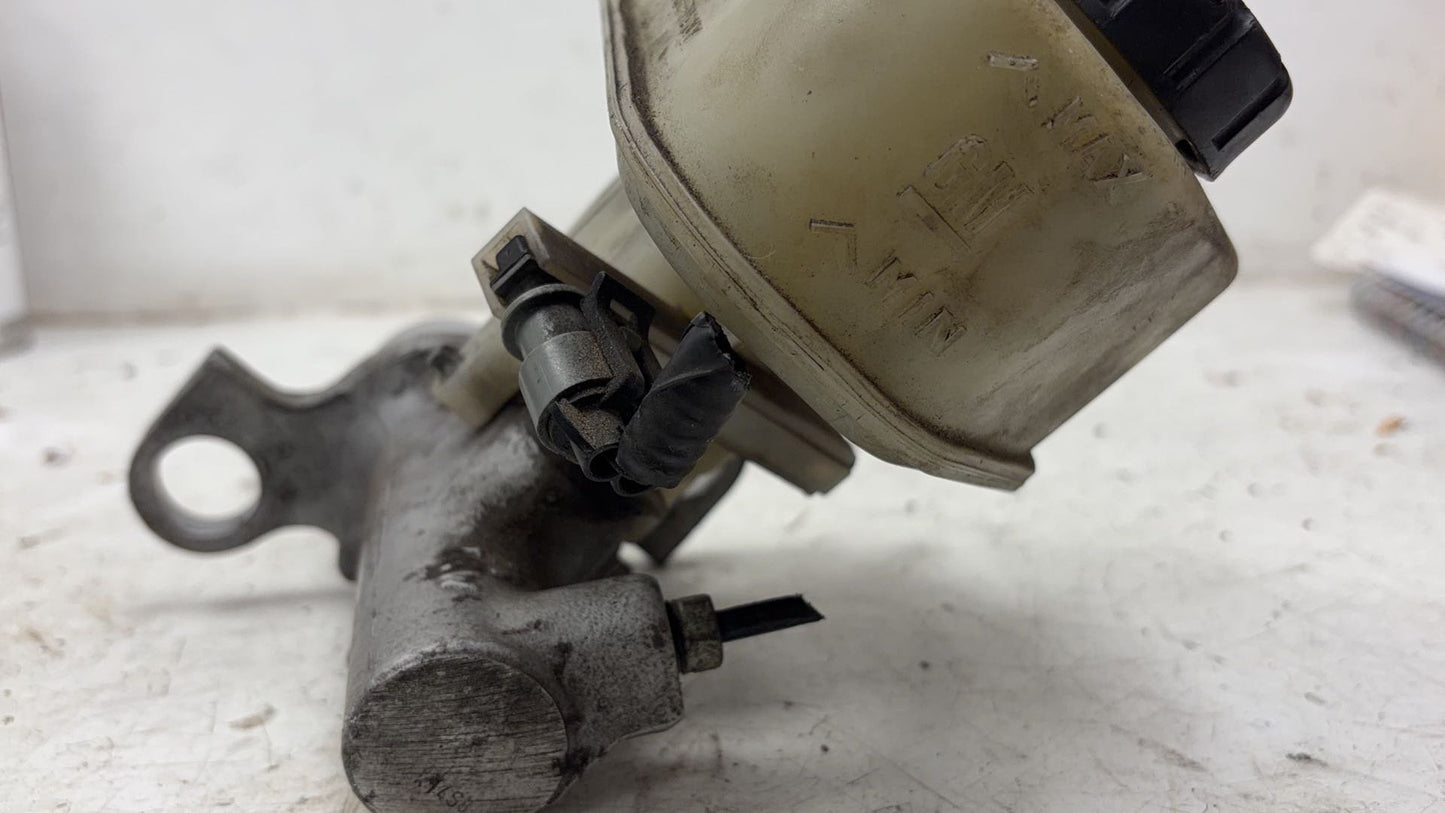 2010 Saab 9-3  Estate Brake Master Cylinder 32067070