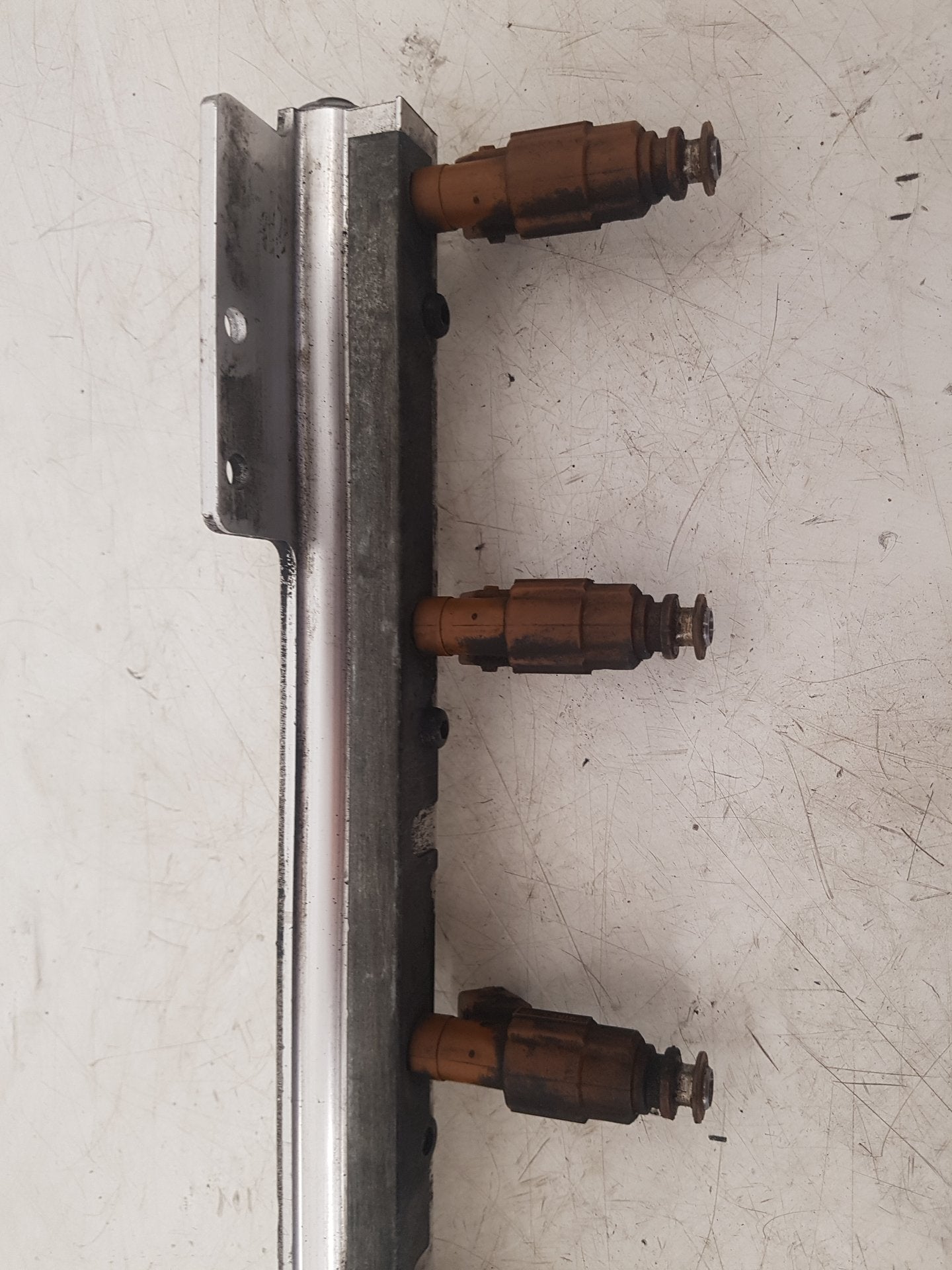2002 - 2006 Volvo XC90  Estate Injection Rail 8658593
