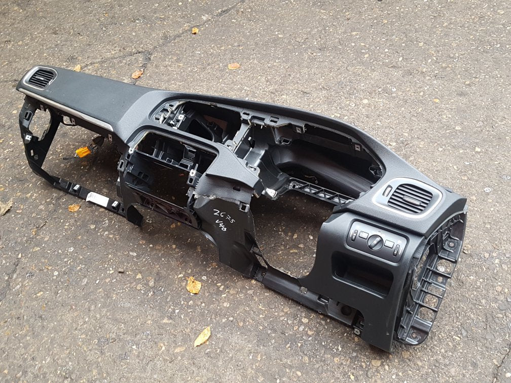 2012 - 2017 Volvo V40  Hatchback Dash Assembly