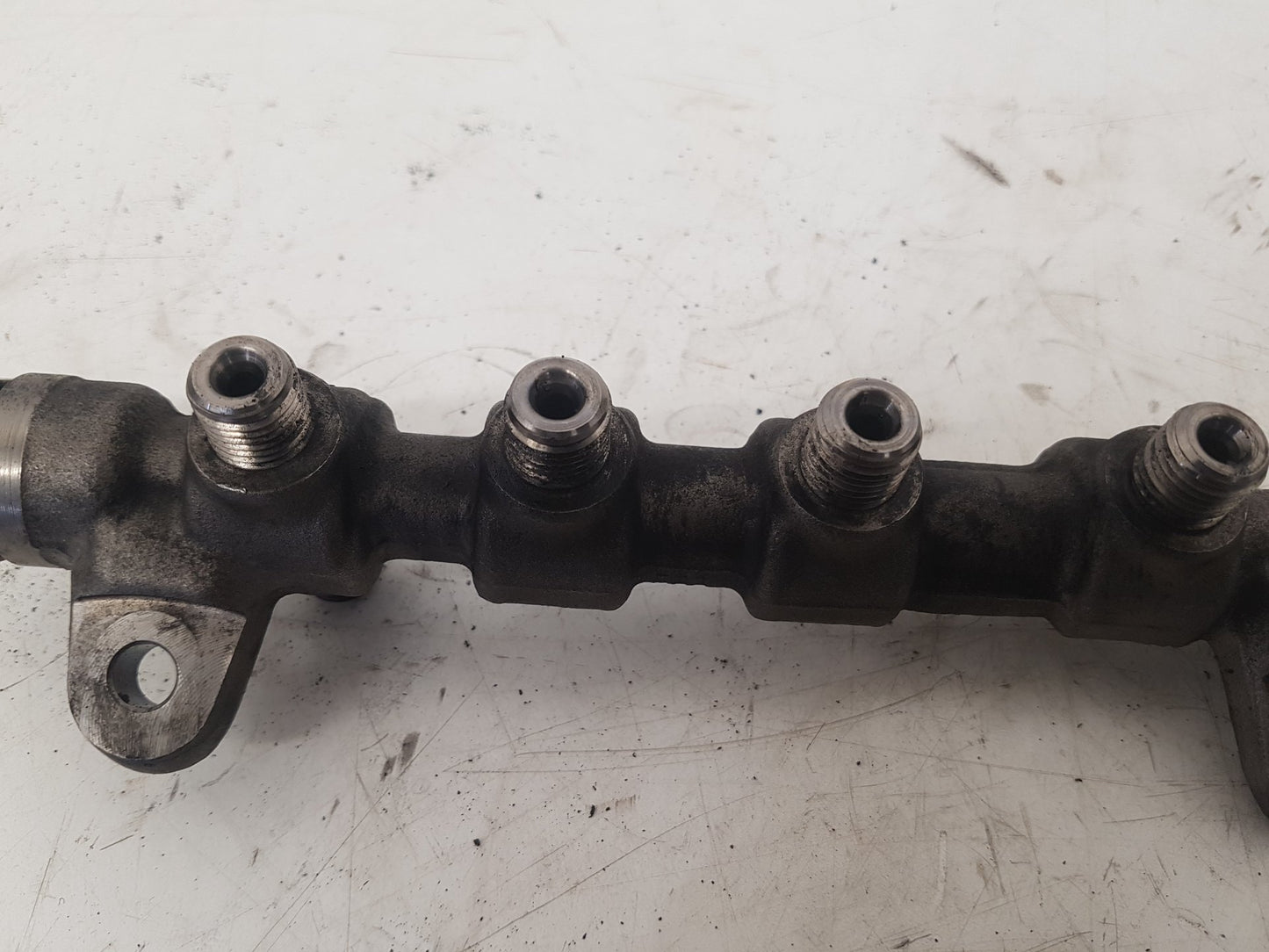 2010 - 2012 Saab 9-5  Saloon Injection Rail 0445 214 221