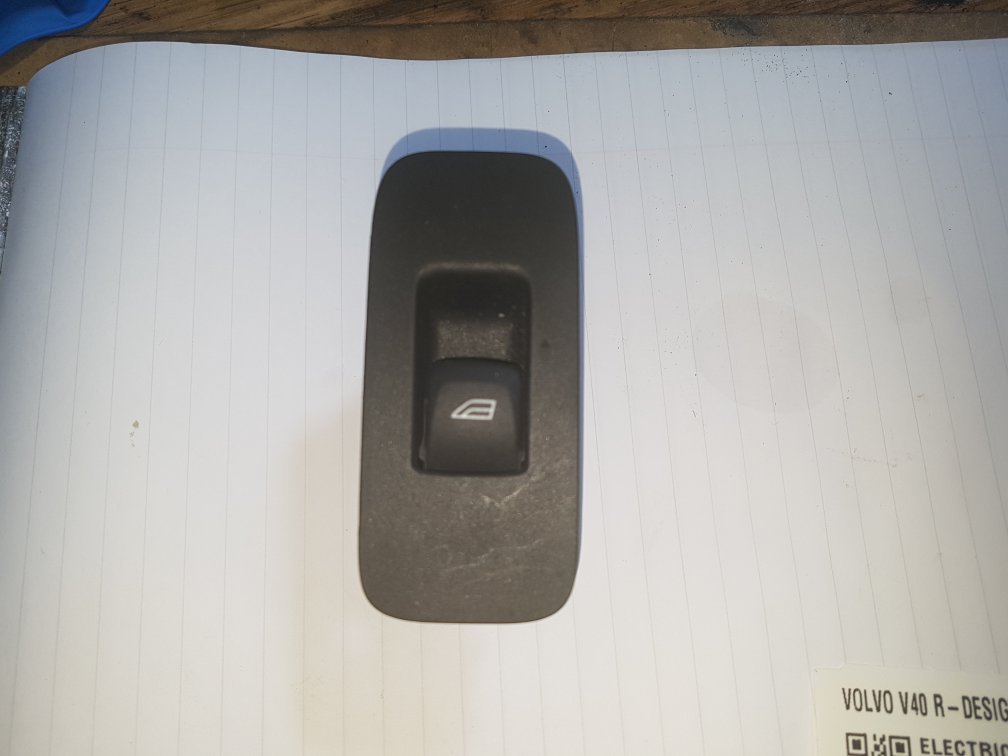 2012 - 2016 Volvo V40  Hatchback Right Rear Window Switch 31394840