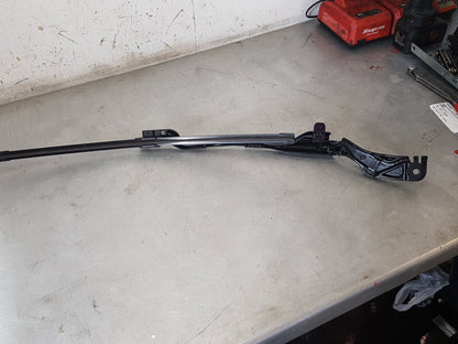 2019 - 2021 Volvo XC40 536 Estate WIPER ARM WITH WASHERS 31457318 RH