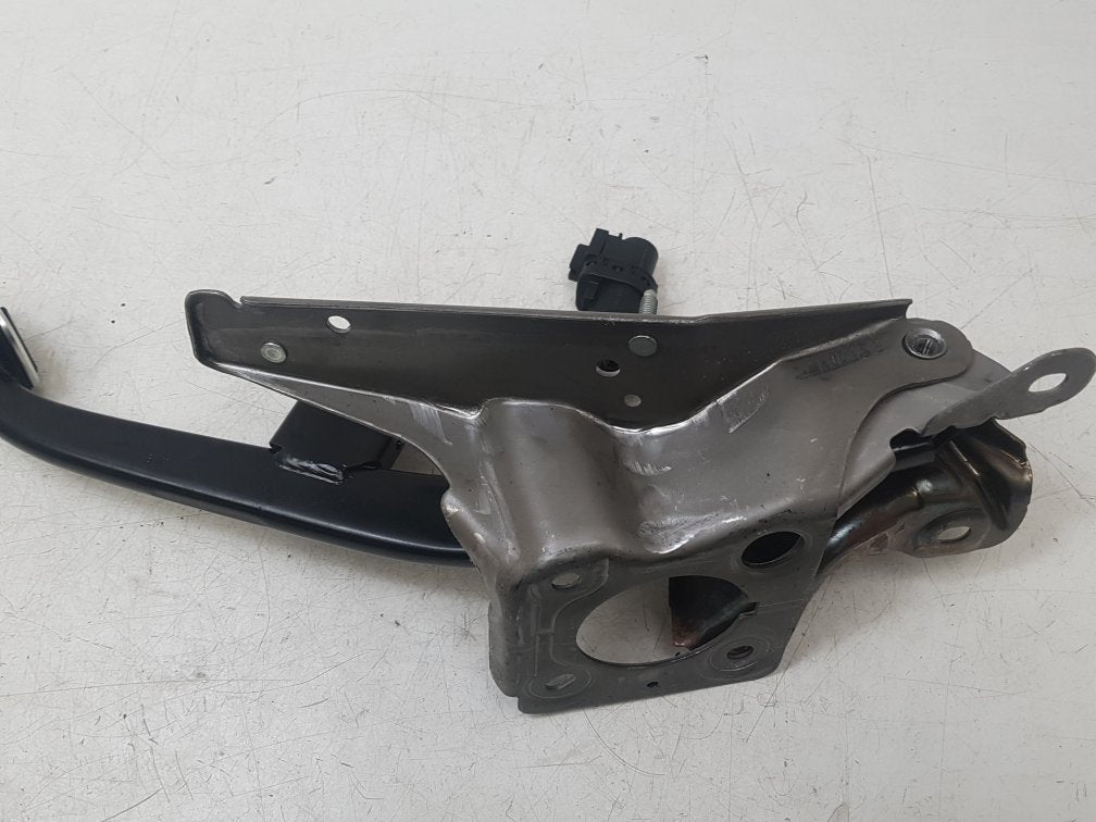 2004 - 2013 Volvo C30  Hatchback Brake Pedal 31381340