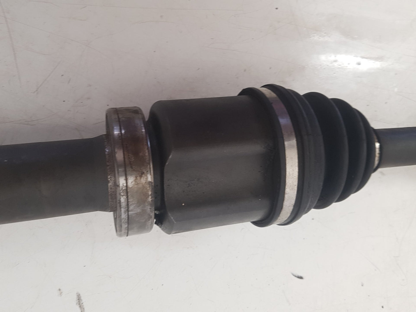 2005 - 2008 Volvo V70  Estate Driveshaft (Manual) UK Drivers Side Front. 8603883