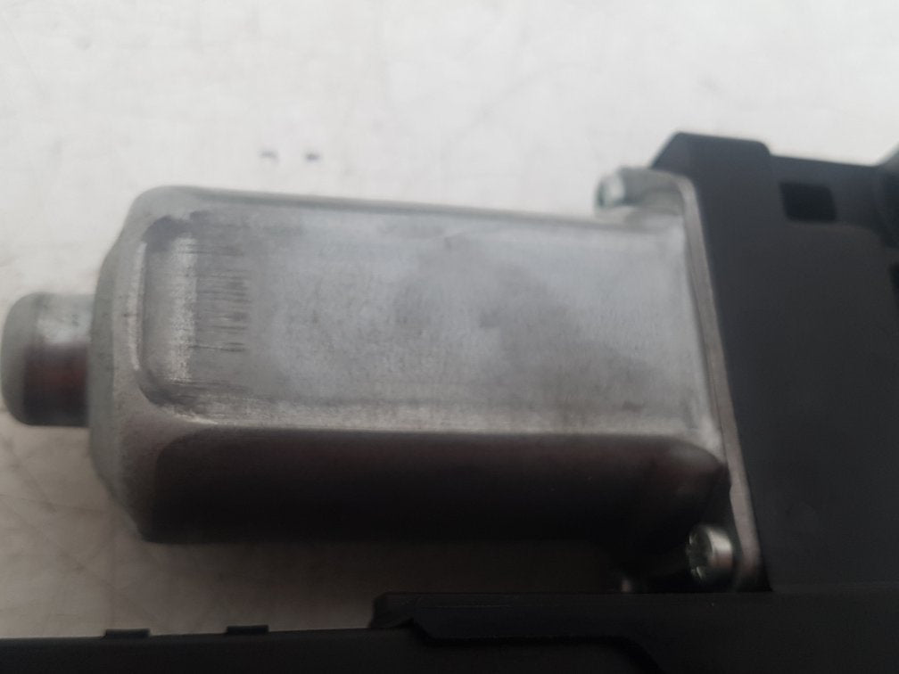 2004 - 2010 Volvo V50  Estate WINDOW REG MOTOR (DRIVERS SIDE FRONT) 31264784AA