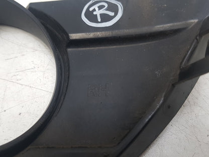 2001 - 2009 Saab 9-5  Estate FOG LIGHT GRILL (RIGHT) 5491592
