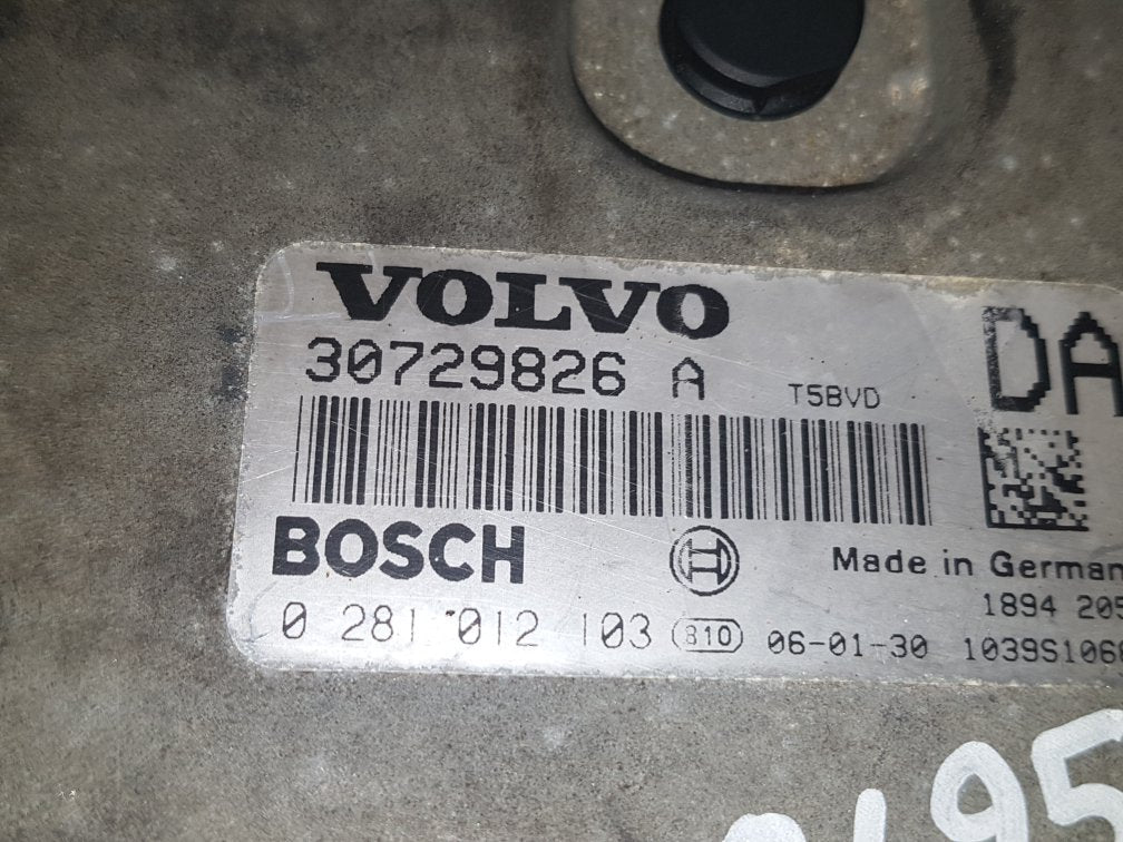 2005 - 2008 Volvo V70  Estate Engine ECU 30729826A