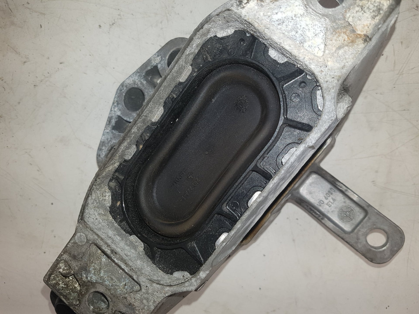 2010 Saab 95  Saloon Right Engine Mount 13227717