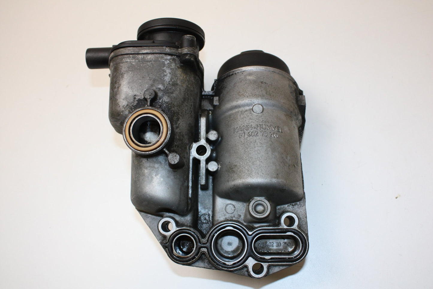 2007 - 2015 Volvo S80   Oil Filter Housing 30677920
