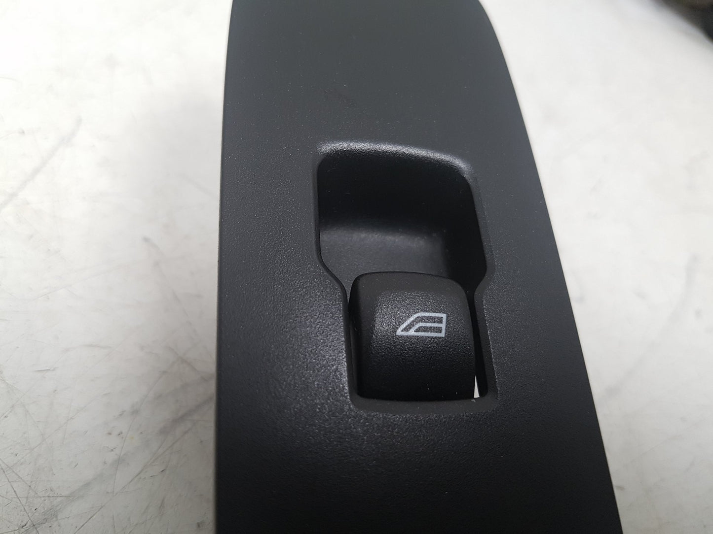 2010 - 2017 Volvo XC60  Estate Left Front Window Switch 31394850