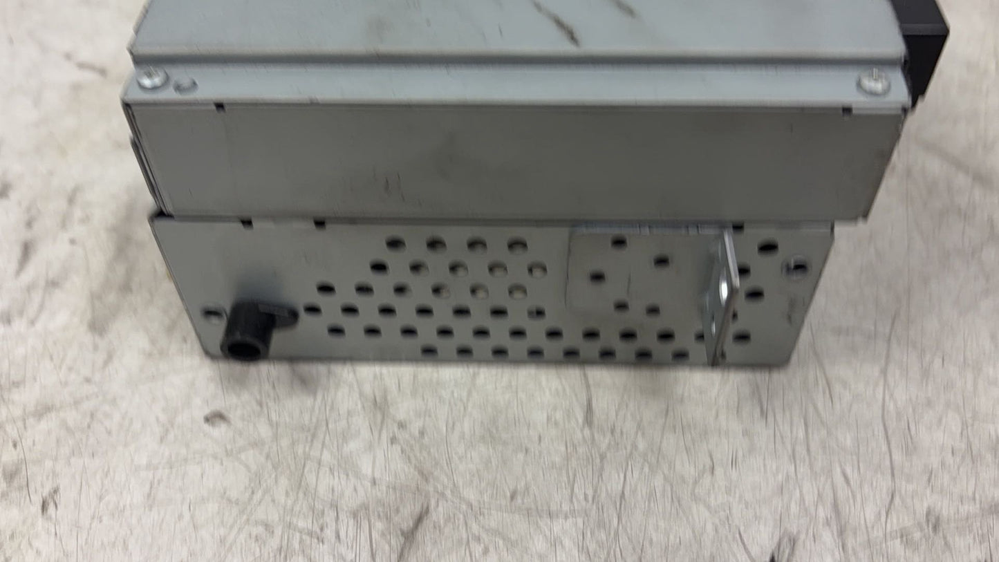 2013 - 2016 Volvo V40 III 525 Hatchback RADIO AND CD PLAYER 31357212