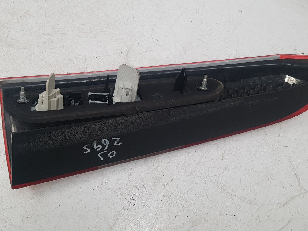 2004 - 2007 Volvo XC70  Estate REAR/TAIL LIGHT UPPER (DRIVER SIDE) 30655375