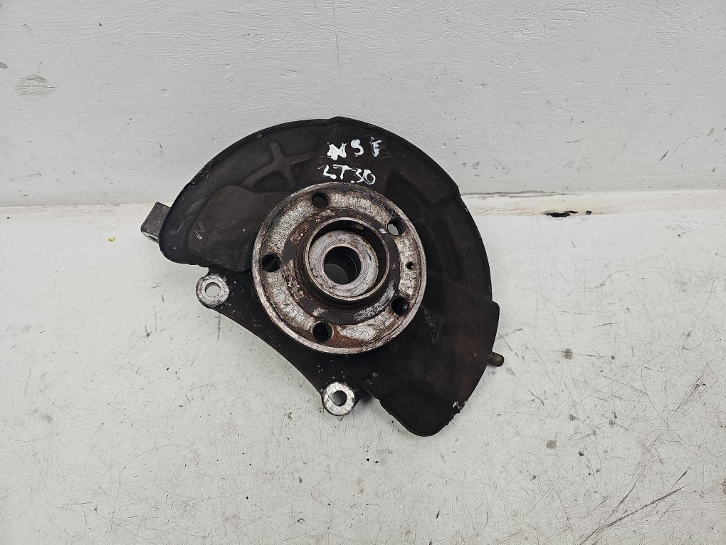 2001 - 2008 Volvo XC70  Estate Left Front Hub Assembly 9461943