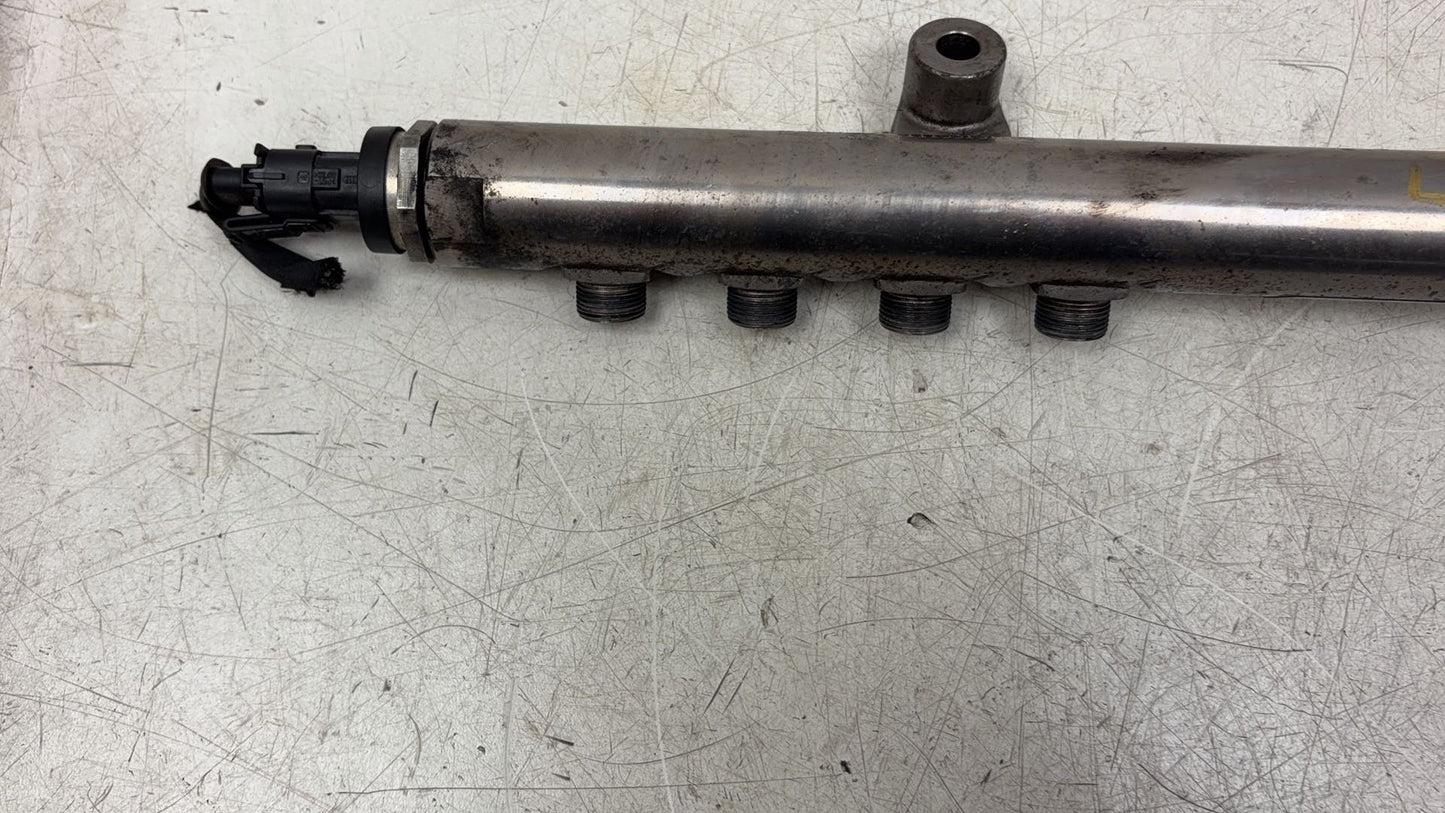 2011 - 2014 Volvo V60 I 155 Estate Injection Rail 30777759