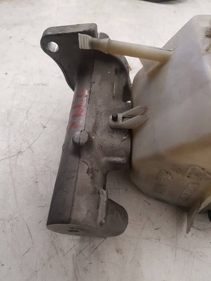 2007 Volvo V70  Estate BRAKE FLUID RESERVOIR AND MASTER CYLINDER 36002375
