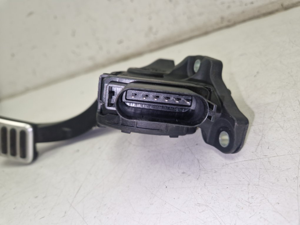 2015 - 2018 Volvo V60  Estate Accelerator Pedal 31329371