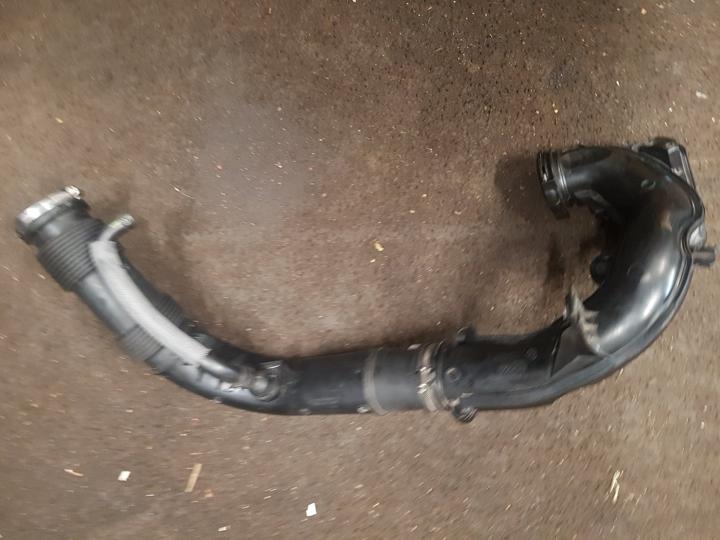 2017 - 2026 Volvo V60 II 225 Estate AIR INTAKE RESONATOR PIPE 31657341
