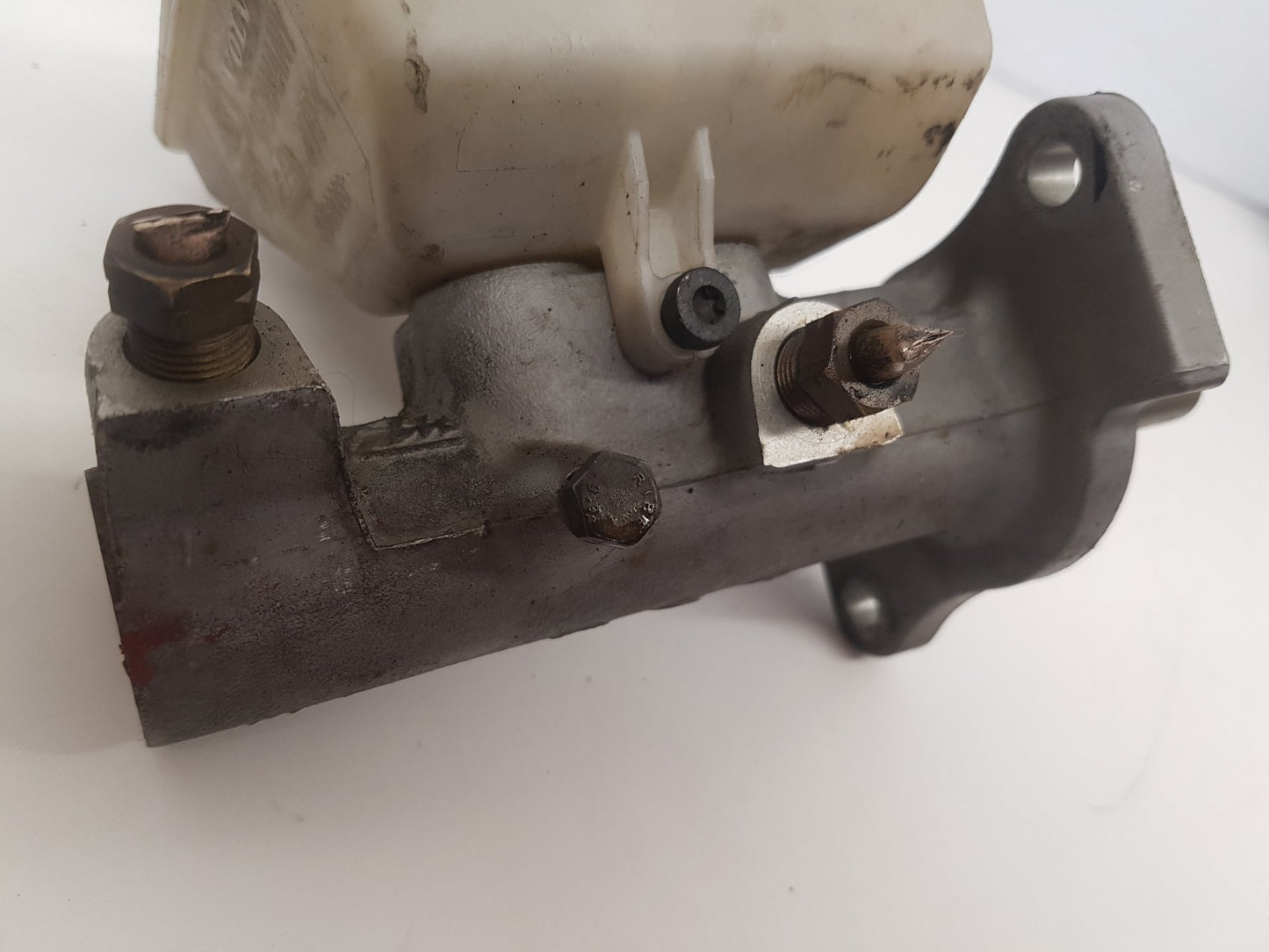 2005 - 2008 Volvo V70  Estate Brake Master Cylinder 8646008