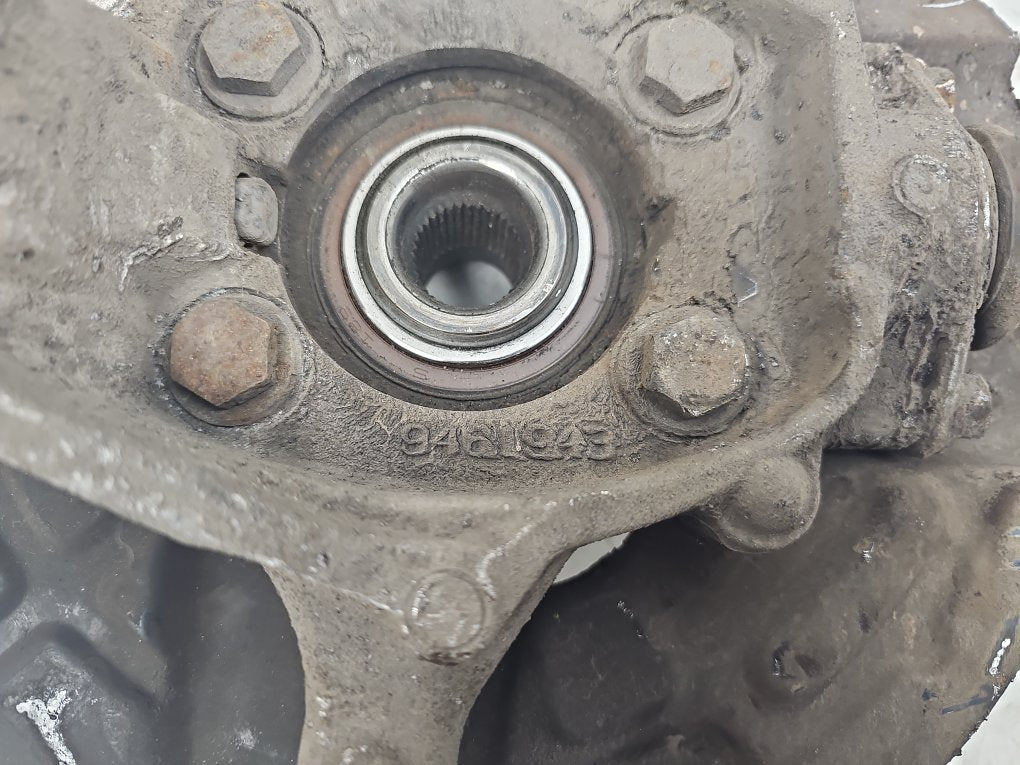 2001 - 2008 Volvo XC70  Estate Left Front Hub Assembly 9461943