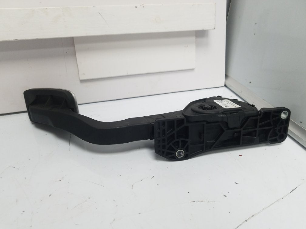 2012 - 2021 Volvo V40  Hatchback Accelerator Pedal 31341777
