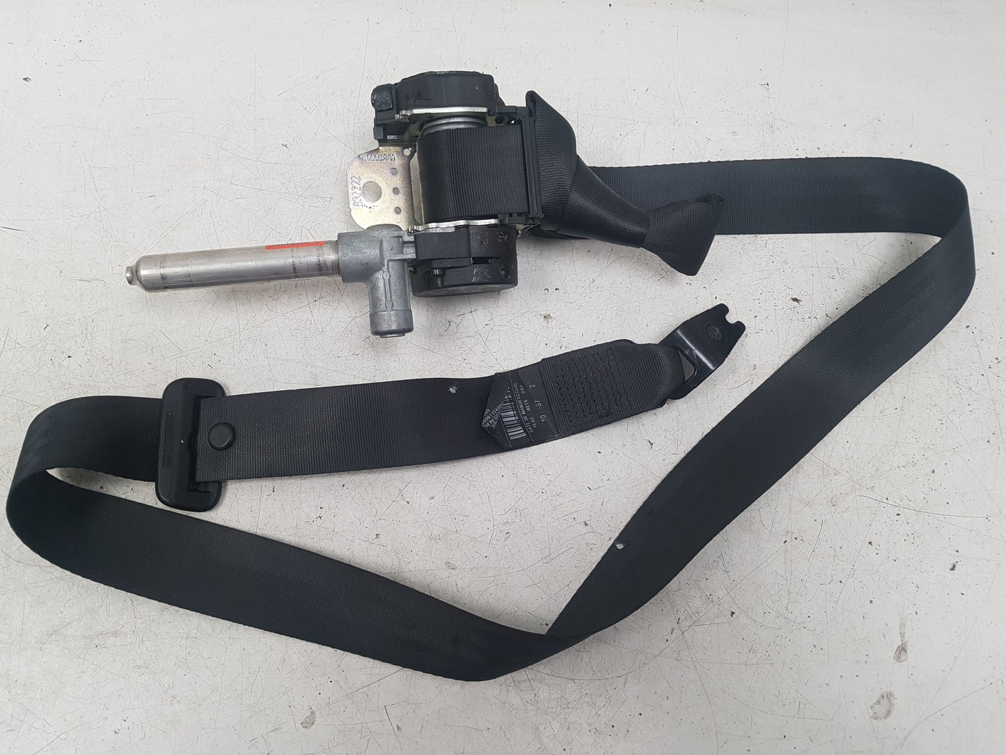 2010 - 2016 Volvo S80  Saloon SEAT BELT - CENTRE REAR 39808363