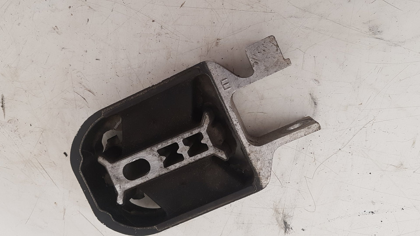 2015 - 2019 Volvo V40 Cross Country  Hatchback TORQUE ARM (MOUNT) 31359652