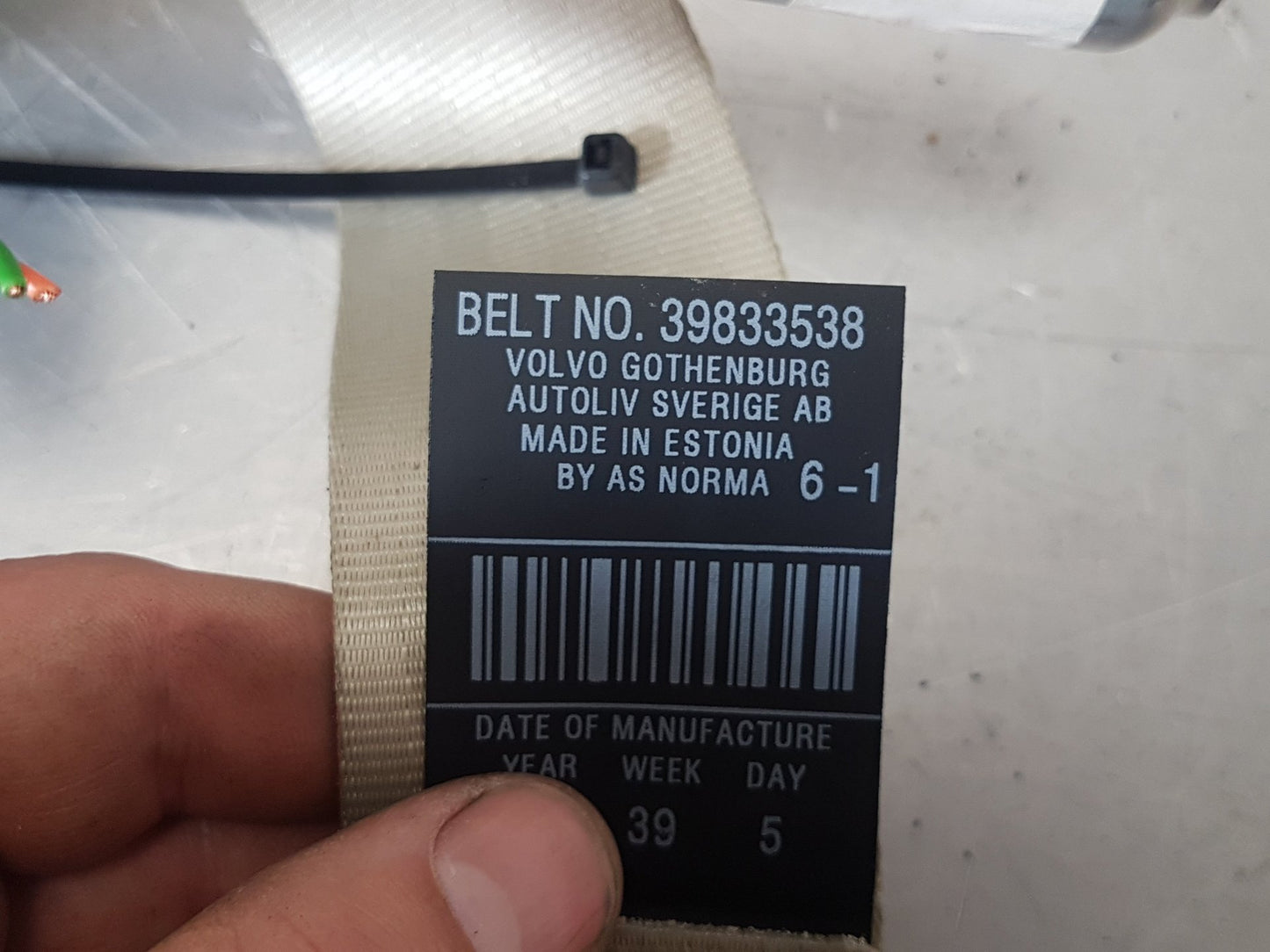 2014 - 2018 Volvo S80  Saloon Right Rear Seat belt 39833538 BEIGE