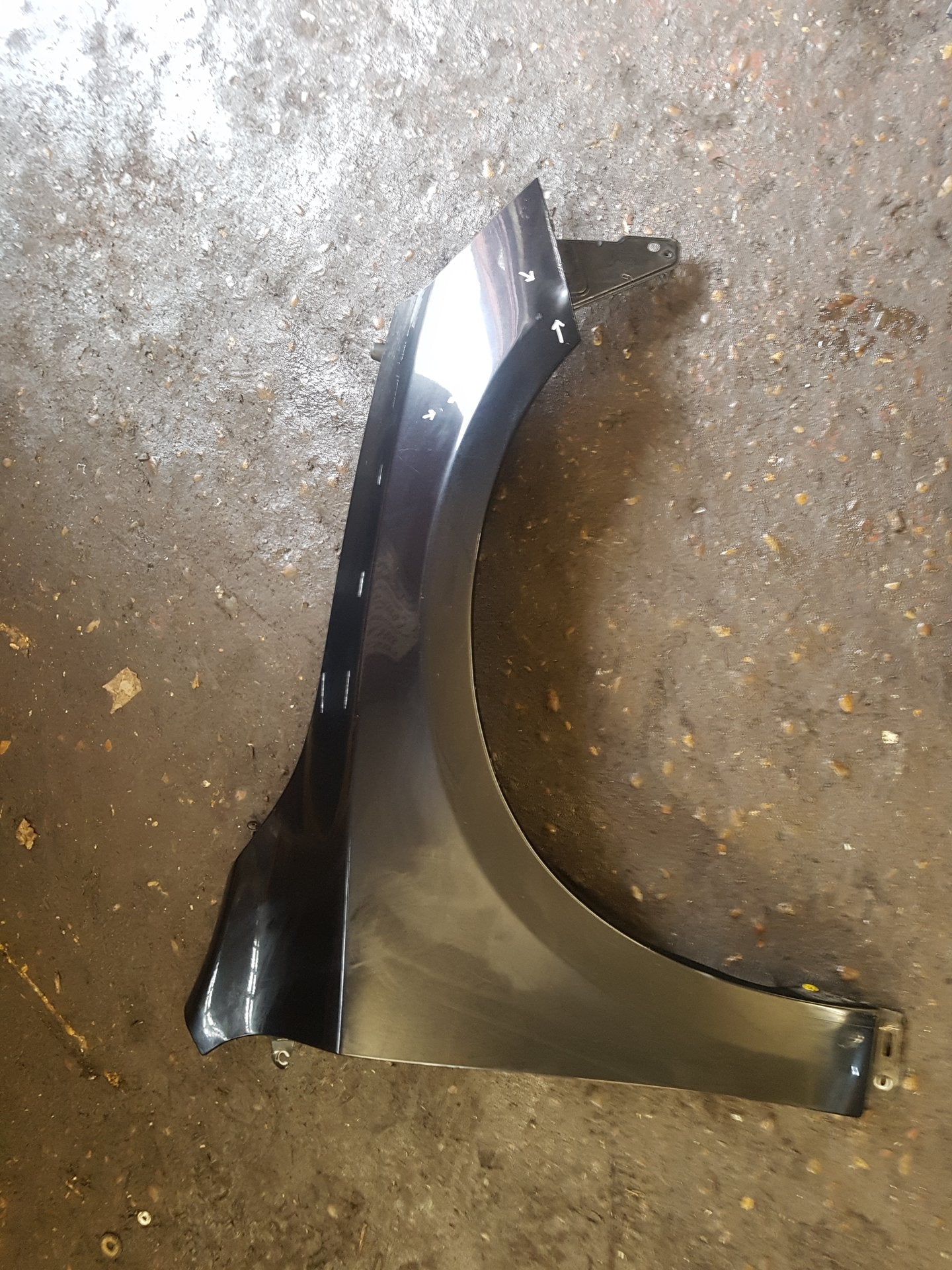 2004 - 2007 Volvo XC70  Estate Right Front Guard 31352072