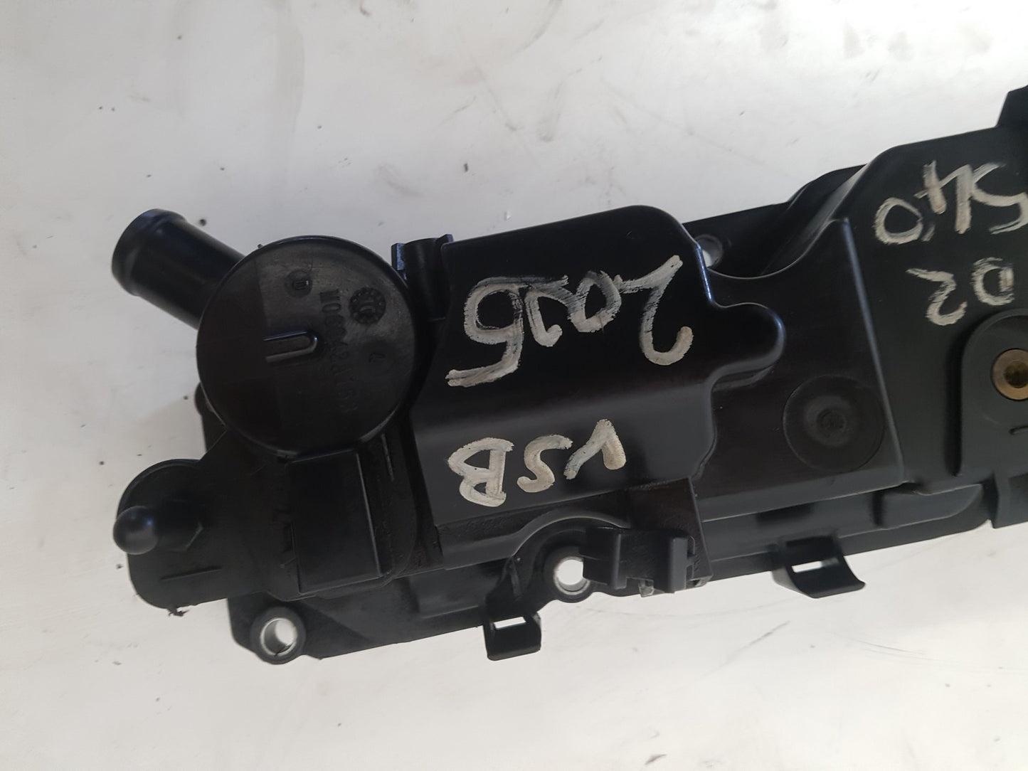 2014 Volvo V40  Hatchback ROCKER VALVE COVER 9689112980