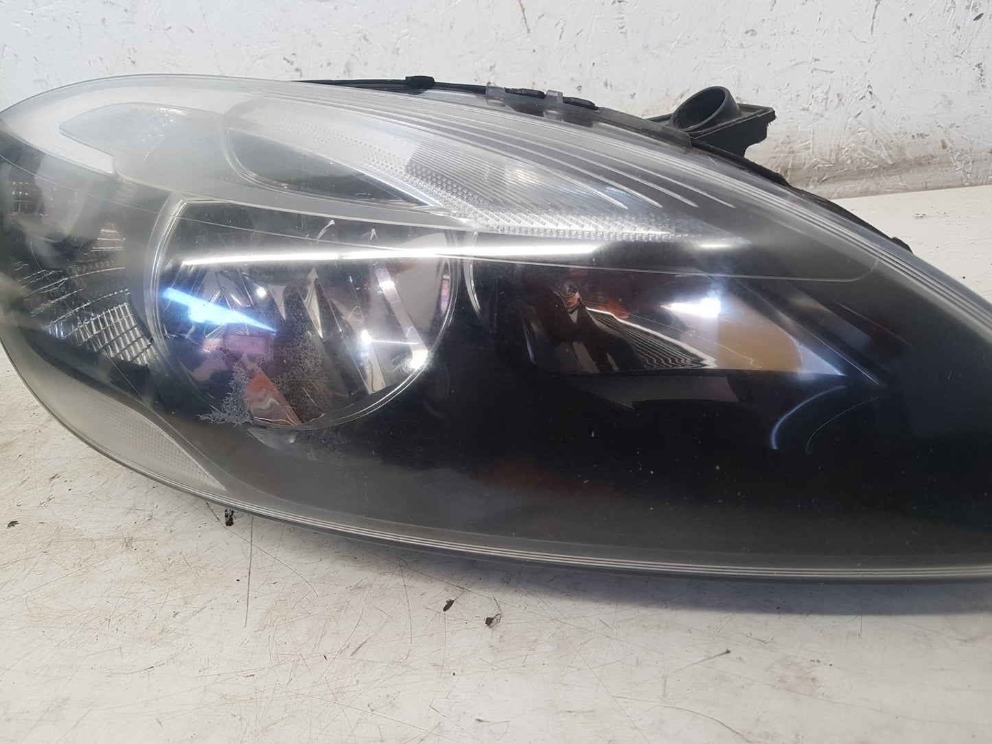 2012 - 2017 Volvo V40  Hatchback HEADLIGHT/HEADLAMP HALOGEN (DRIVER SIDE) 31420006