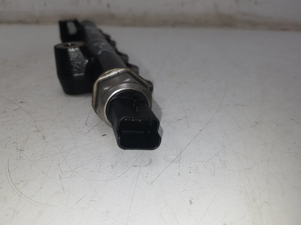 2012 - 2019 Volvo V40  Hatchback Injection Rail 968529758002