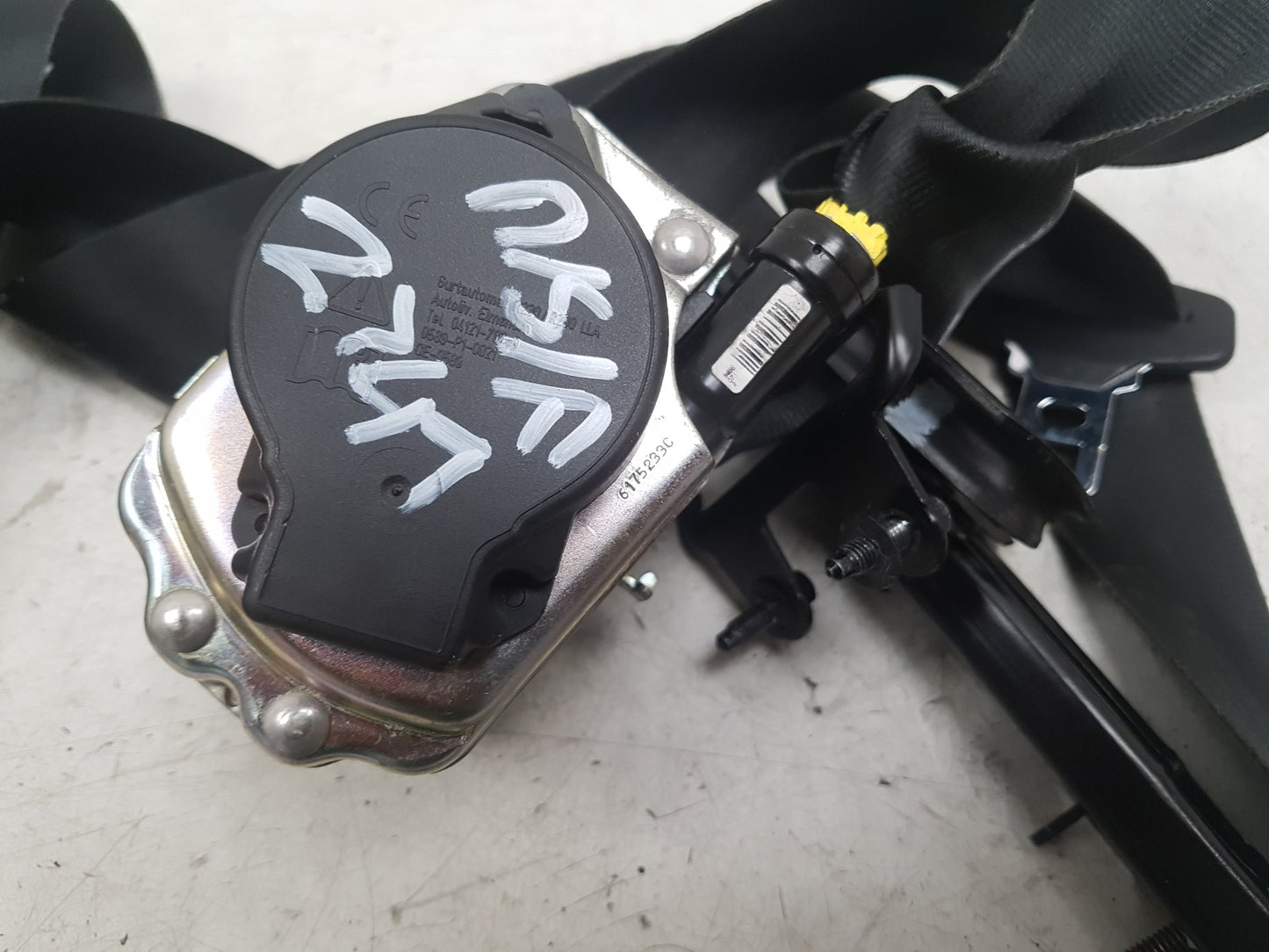 2013 Volvo V40  Hatchback Left Front Seat Belt 31390453