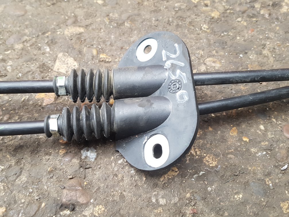 2012 - 2016 Volvo V40  Hatchback Gear Shifter Cable Set 31280505