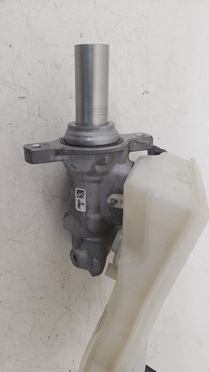 2015 - 2019 Volvo V40 Cross Country  Hatchback Brake Master Cylinder 31400404