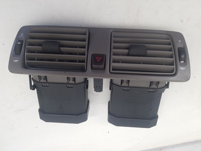 2005 Volvo V50  Estate AIR VENT (CENTRE FRONT)