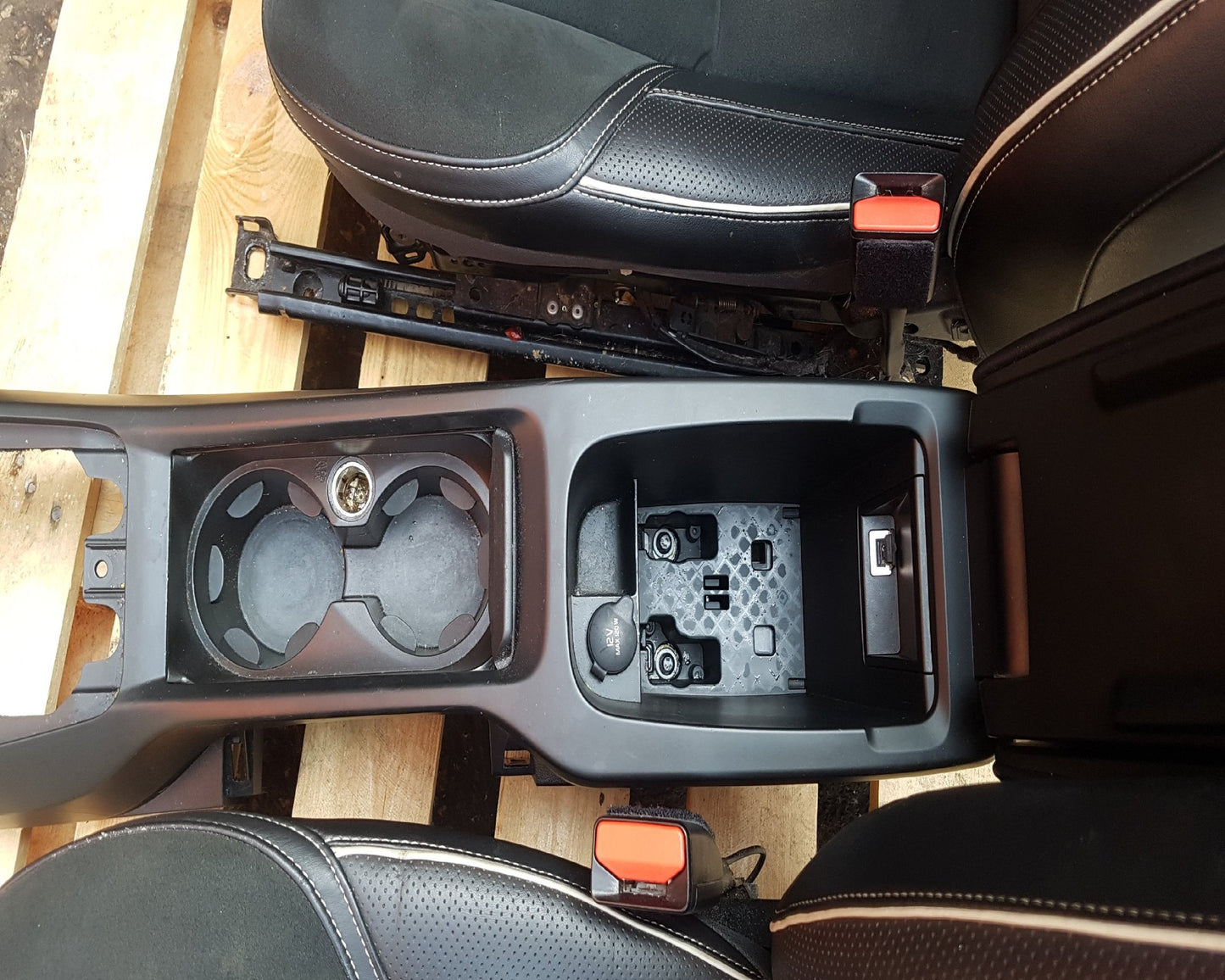 2012 - 2016 Volvo V40  Hatchback Interior