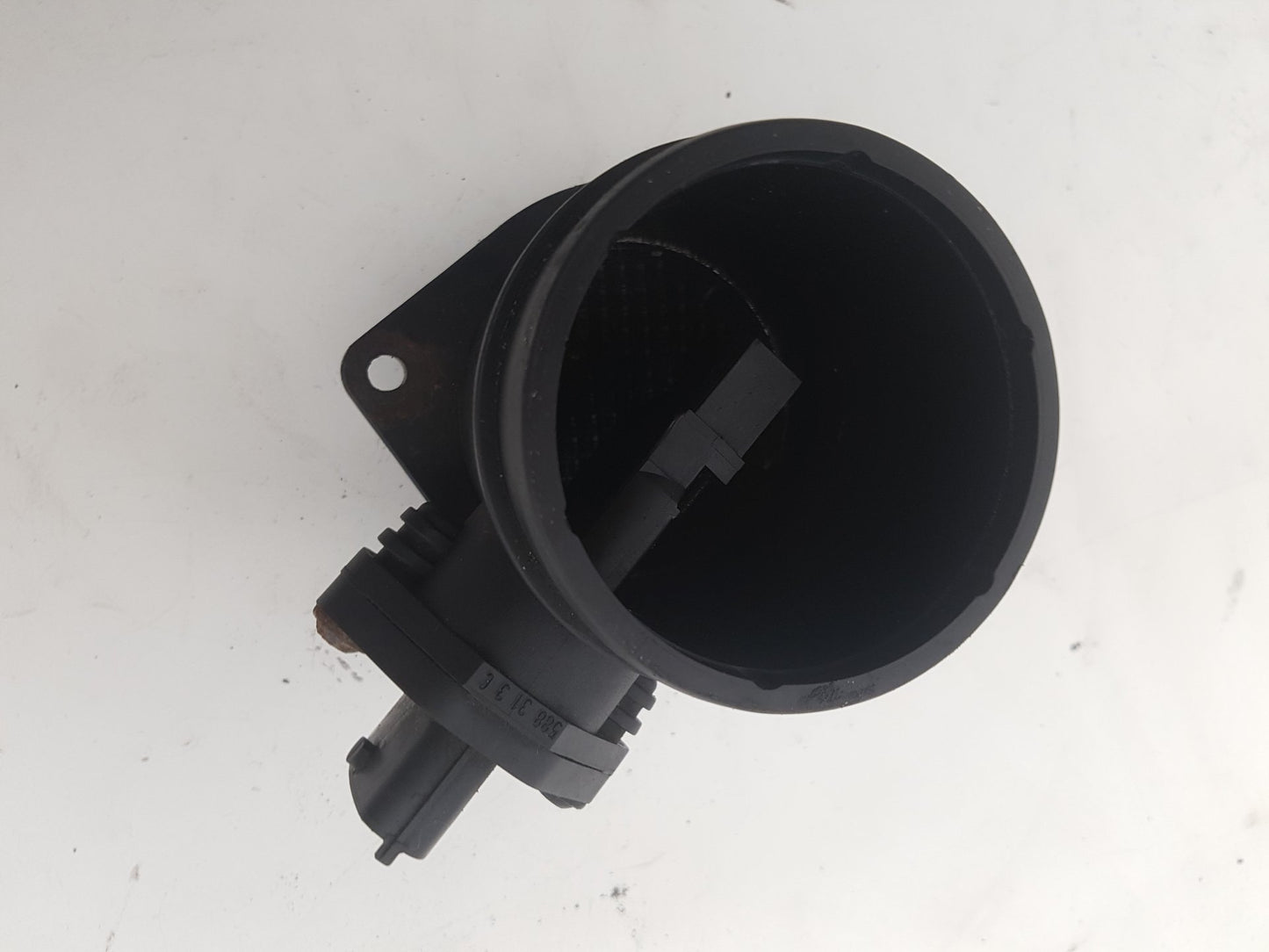 2001 - 2008 Volvo V70  Estate Air Flow Meter 8670115