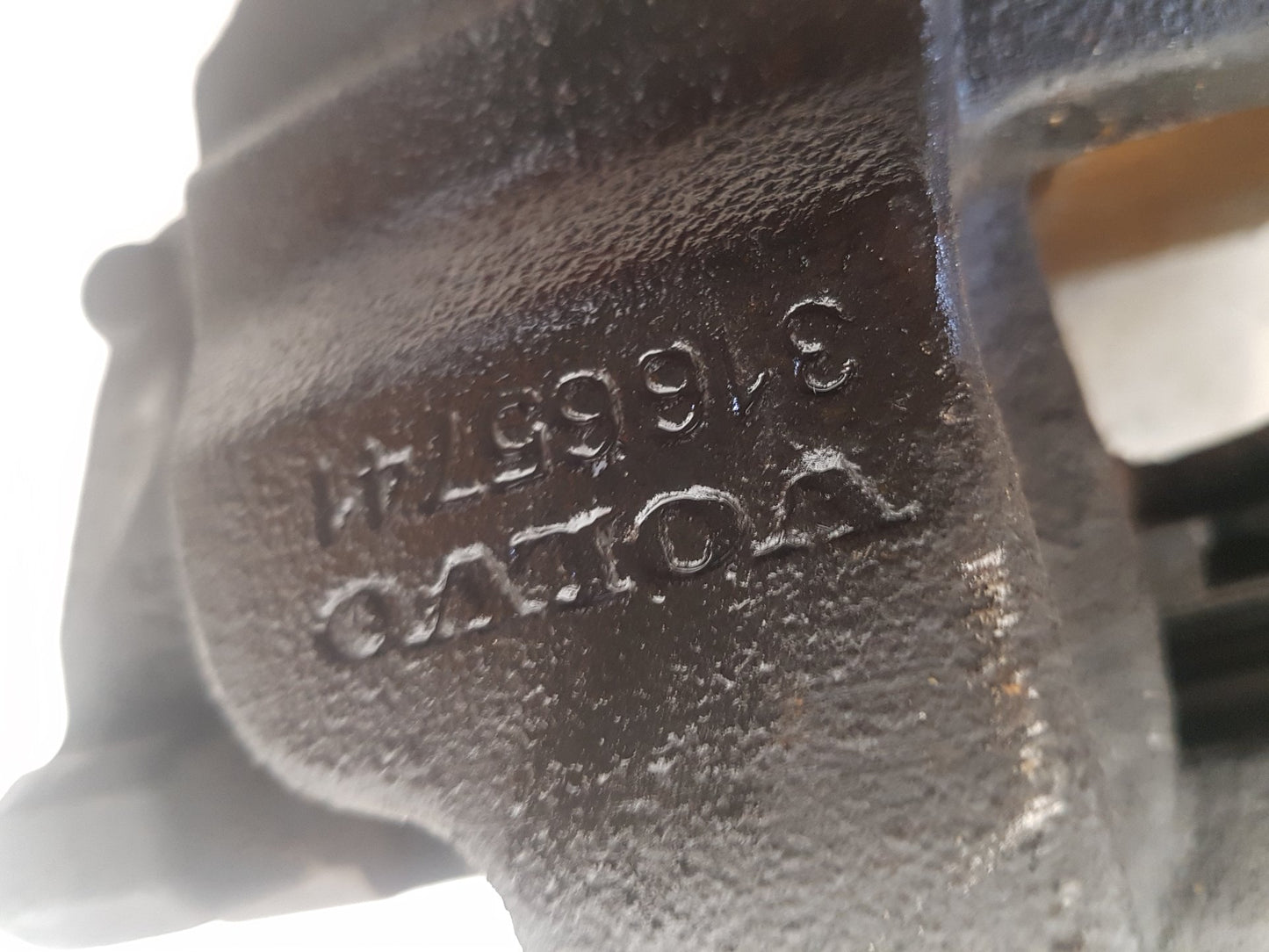 2022  V90 B6 Authorities Awd Mhev E6 4 Dohc  Estate Right Front Caliper 31665741