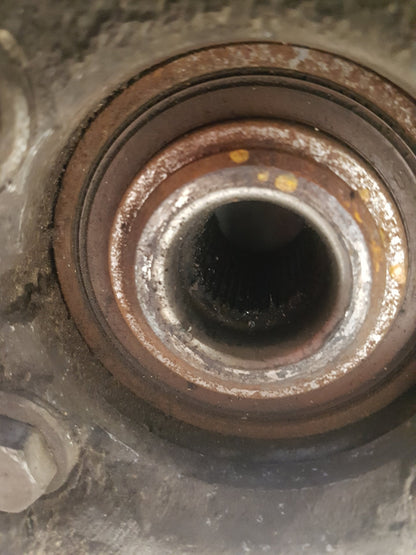 2007 Volvo V70  Estate Left Front Hub Assembly 31200311