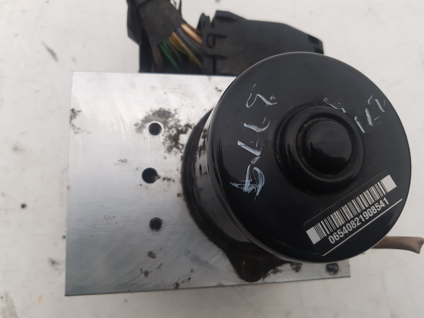 2002 - 2004 Volvo XC90  Estate ABS PUMP WITH CONTROL UNIT 8671224