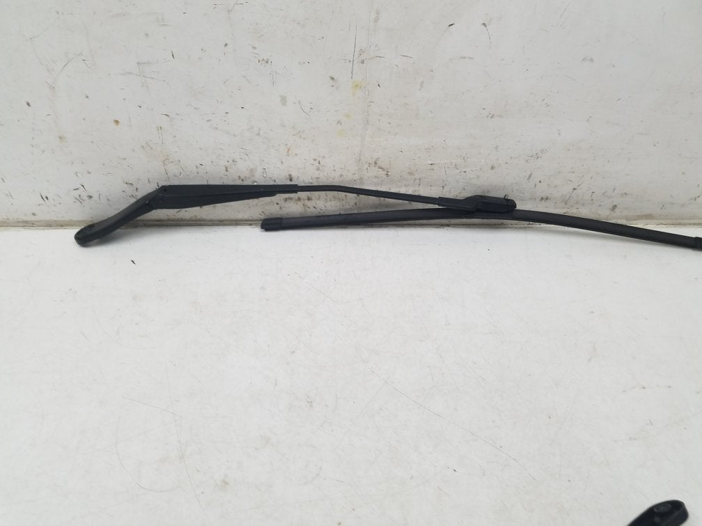 2009 - 2013 Volvo XC60  Estate Right Front Wiper Arm 30753530