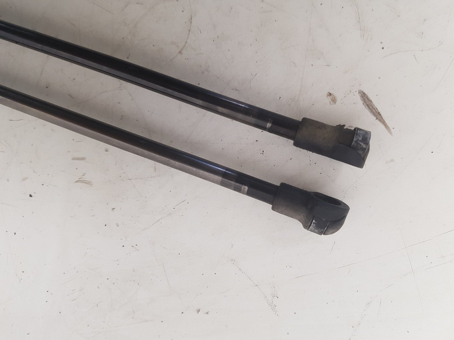 2007 - 2010 Volvo V50 545 Estate POWER TAILGATE STRUTS (PAIR) 30799188