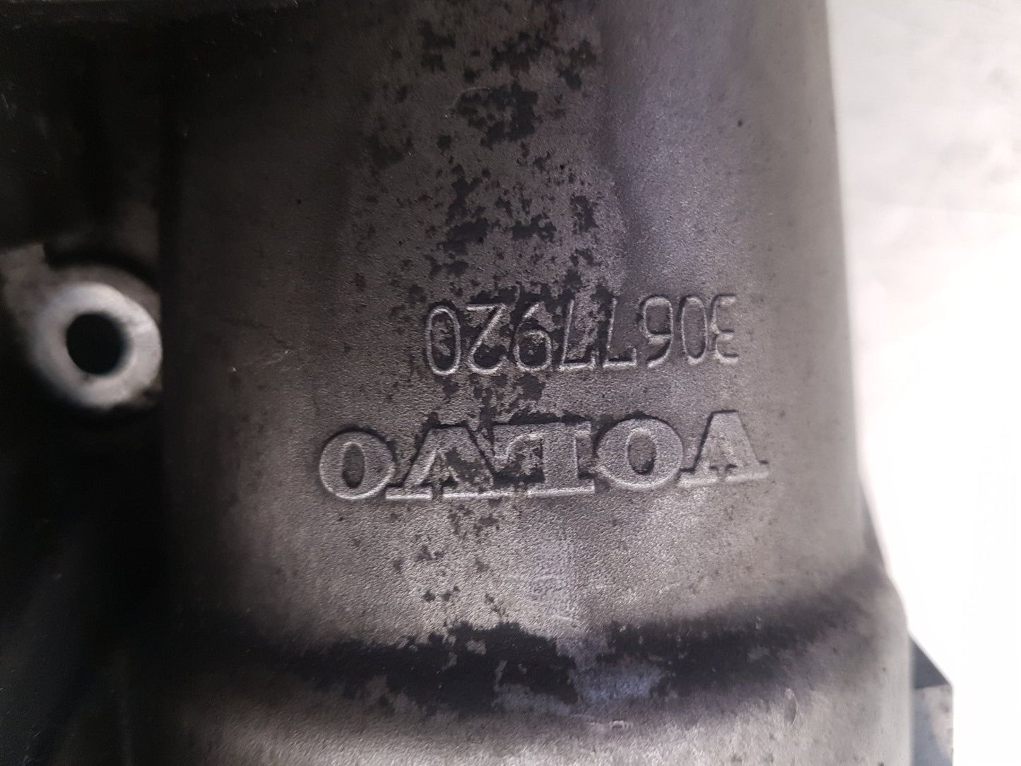 2004 - 2007 Volvo XC70  Estate Oil Filter Housing 6740273266