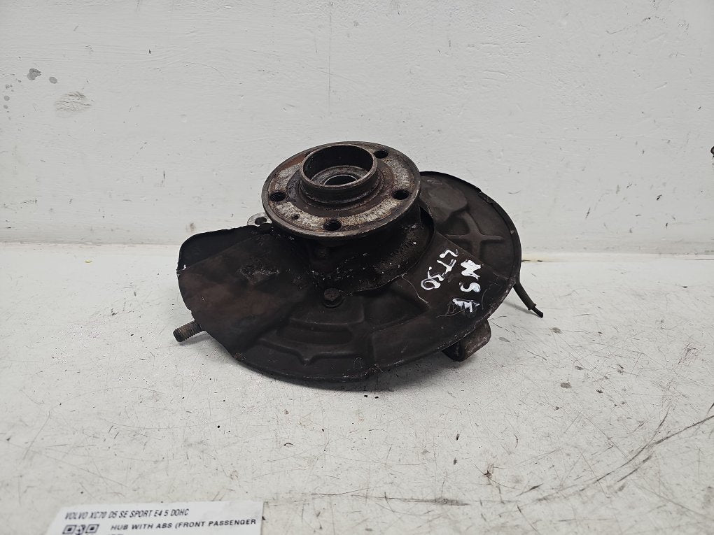 2001 - 2008 Volvo XC70  Estate Left Front Hub Assembly 9461943