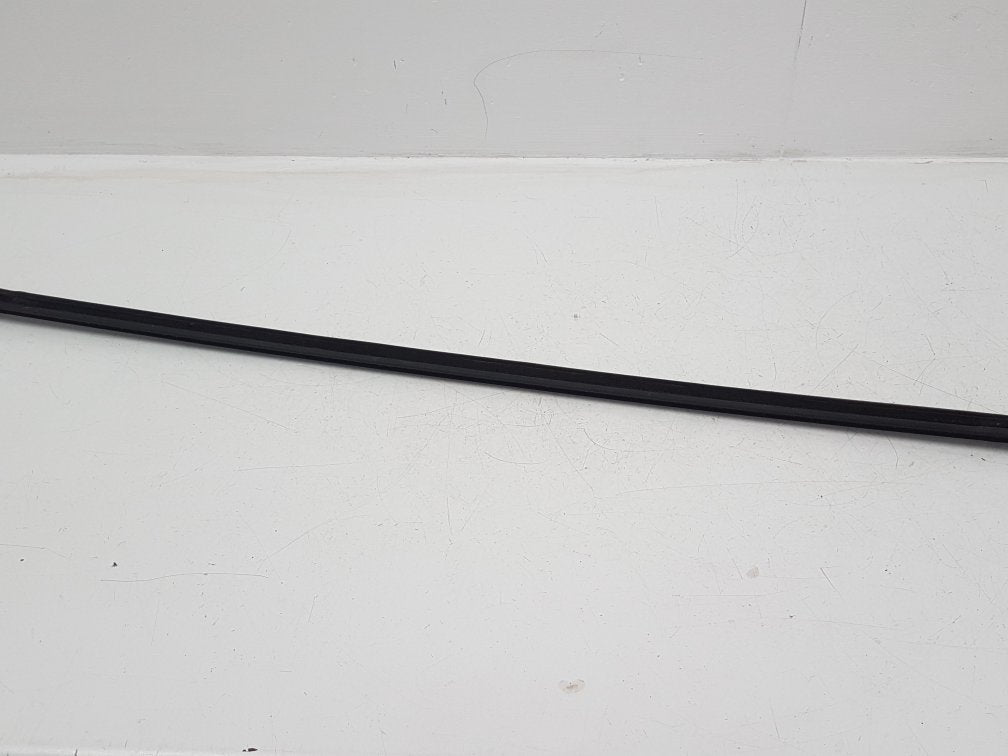 2004 - 2007 Volvo V70  Estate WINDOW SCRAPER