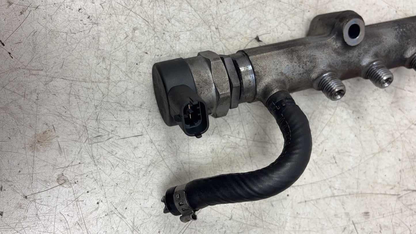 2003 - 2014 Volvo XC90 I 275 Estate Injection Rail 31259011